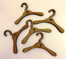 1:6 Coat Hangers with Heart Set 5 (75mmW)