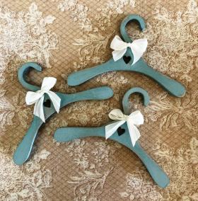 1:6 Coat Hanger Note Supplied Raw