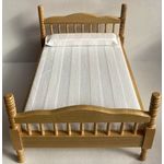 Double Bed Spindle Back Oak (155 x 160 x 90Hmm)
