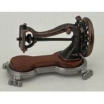 Sewing Machine with Silver Rounded Base (42 x 20 x 27Hmm)