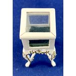 1:24 Curio Table White by Bespaq (25 x 25 x 53mm)