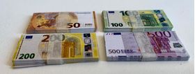1:6 Scale Bundles of Money (30 x 16mm)