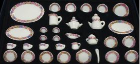 Ceramic Dinner Set, Multicolour Floral Trim, 35 Pieces (Felt Tray and Box with Plastic Top)