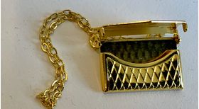 Handbag with Chain Handle Gold, Bag Opens (20 x 16 x 3mm)