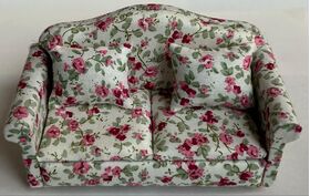 Sofa Burgundy Floral (135W x 60D x 85Hmm)