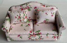 Sofa Pink Floral (135W x 60D x 85Hmm)