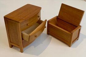 Blanket Box and Bow Front Chest of Drawers (Drawers: 74 x 44 x 77Hmm)