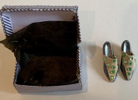 Shoes Hand Made by Kathy Brindle (20Lmm)