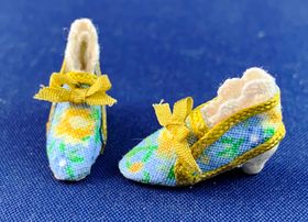 Shoes Hand Made by Kathy Brindle (27Lmm)