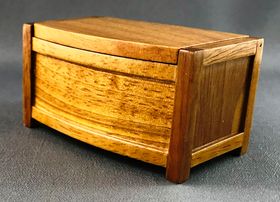 Bow Front Blanket Box (74 x 40 x 42mm)