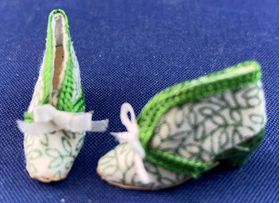 Shoes Hand Made by Kathy Brindle (27Lmm)