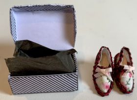 Shoes Hand Made by Kathy Brindle (27Lmm)