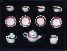 Tea Set 13pc Red Pattern Round