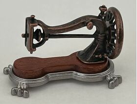 Sewing Machine with Silver Rounded Base (42 x 20 x 27Hmm)