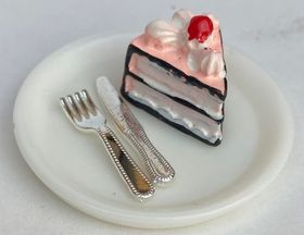 Cake on a Large Plate with Knife and Fork Chocolate/Strawberry (Plate: 36mm Diam)