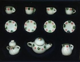 Tea Set 13pc Green/Red Pattern
