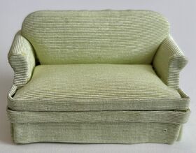 1:24 Sofa with Green Fabric (60W x 40D x 40Hmm)