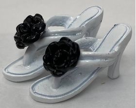 Shoes White (20L x 13Hmm)