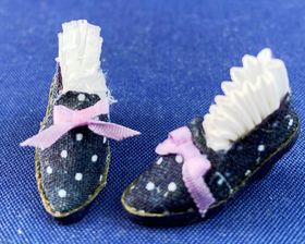 Shoes Hand Made by Kathy Brindle (27Lmm)