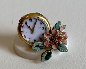 Brooke Tucker Floral Clock (18 x 13 x 13Hmm)