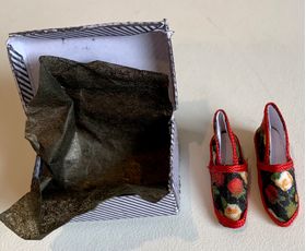 Shoes Hand Made by Kathy Brindle (27Lmm)