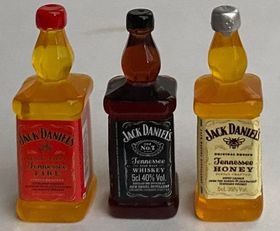 1:6 or Large 1:12 Jack Daniels Bottles Set of 3 (10 x 10 32Hmm)
