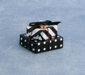 Presents / Gifts Set 2 (28W x 22H x 25Dmm)