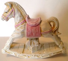 Rocking Horse Pink Resin (11W x 9.5Hcm)