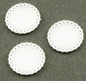 Lace Edged Plates 3pc ( 3/4" Diam)