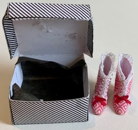 Shoes Hand Made by Kathy Brindle (22Lmm)