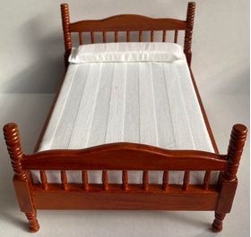 Double Bed Spindle Back Brown (155 x 160 x 90Hmm)