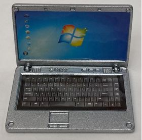 Laptop (46 x 30 x 4mm Closed)