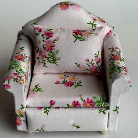 Arm Chair White Floral (80W x 60D x 80Hmm)