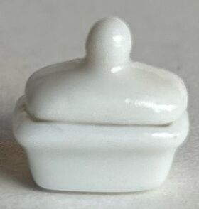 White Butter Dish / Small Casserole Dish (11 x 7mm)