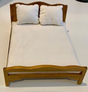 Double Bed Teak (135W x 180D x 80Hmm)
