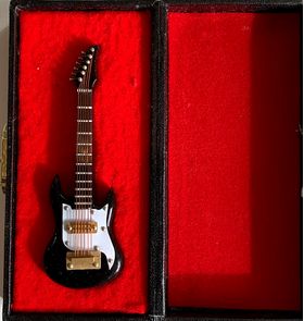 Black Ibanez Guitar (28W x 8D x 90Lmm)