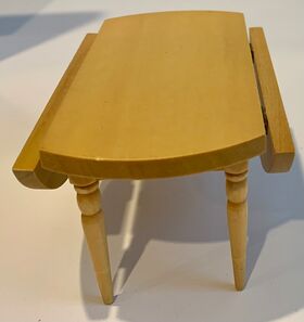 Drop Leaf Round Table (117 Diameter x 62Hmm, 75W dropped)