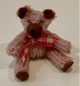 Teddy Bear Sitting Fawn (24 x 25 x 21mm)