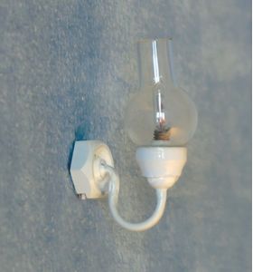 White Wall Oil Lamp (40 x 24 x 13mm)