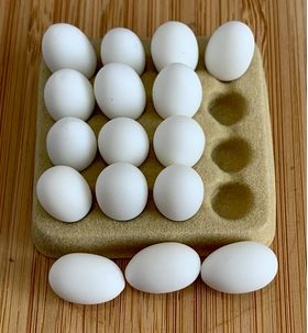 1:6 or Large 1:12 Scale Tray / Pallet of Eggs White (Tray:40 x 40mm, Egg:8 x 12mm)