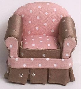 1:24 Armchair Pink with White Dot Seat (40 x 37 x 37Hmm)