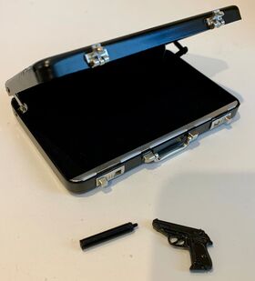 1:6 Briefcase with Handgun and Silencer (100 x 70 x 15mm)