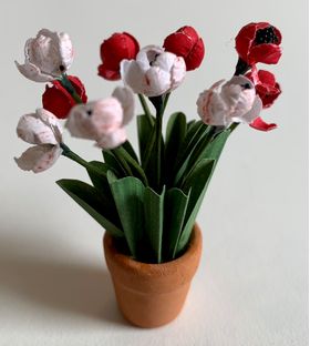 Tulip Pot by Kathy Brindle (27 Diam x 50Hmm)