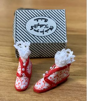 Shoes Hand Made by Kathy Brindle (27Lmm)