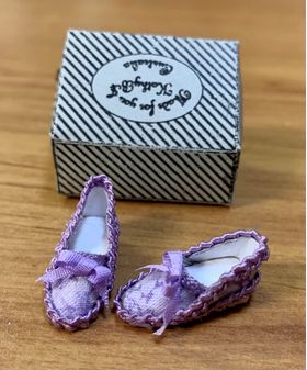 Shoes Hand Made by Kathy Brindle (27Lmm)