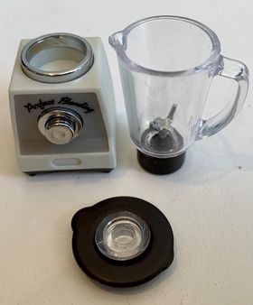 1:6 Scale or Large 1:12 Scale Blender (21 x 21 x 53Hmm)