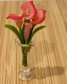 Flowers in a Glass Vase Pink (33mmH)