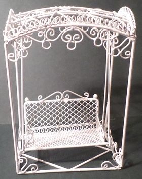 Outdoor Swinging Chair White Wire (100 x 65 x 143Hmm)