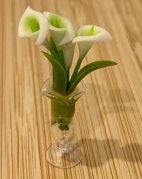 Flowers in a Glass Vase White (33mmH)