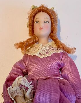 Lady in Pink Dress Porcelain Doll (145Hmm)